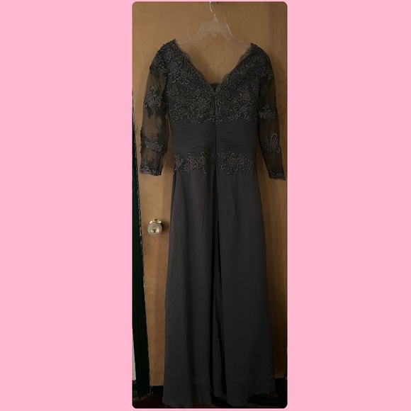 Formal Evening Gown - Picture 4 of 5